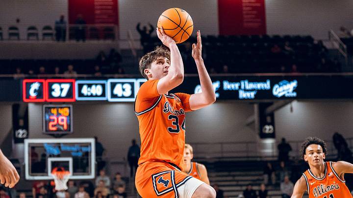 Illinois guard Ethan Brown (34) launches a floater against Cincinnati in Saturday's 105-96 exhibition win over the Bearcats in Cincinnati. Illinois guard Ethan Brown (34) launches a floater against Cincinnati in Saturday's 105-96 exhibition win over the Bearcats in Cincinnati.