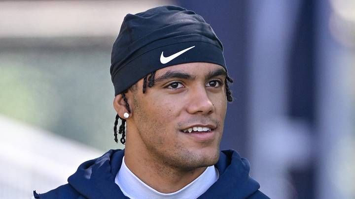 Jul 23, 2025; Foxborough, MA, USA; New England Patriots cornerback Christian Gonzalez (0) delivers a puppy to a local family as part of the Patriots pet adoption event before training camp at Gillette Stadium. Mandatory Credit: Eric Canha-Imagn Images Jul 23, 2025; Foxborough, MA, USA; New England Patriots cornerback Christian Gonzalez (0) delivers a puppy to a local family as part of the Patriots pet adoption event before training camp at Gillette Stadium. Mandatory Credit: Eric Canha-Imagn Images