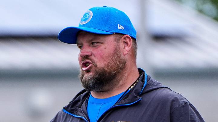Detroit Lions offensive line coach Hank Fraley talks to guard Michael Niese (62) during mini camp at Meijer Performance Center in Allen Park on Tuesday, June 16, 2026.