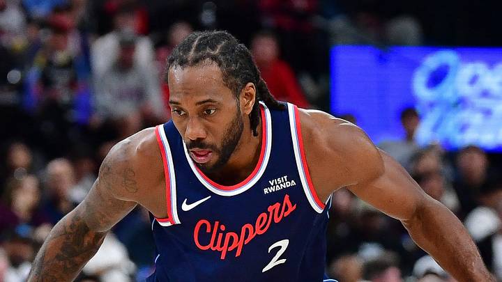 Los Angeles Clippers forward Kawhi Leonard controls the ball against Toronto Raptors forward Collin Murray-Boyles. Los Angeles Clippers forward Kawhi Leonard controls the ball against Toronto Raptors forward Collin Murray-Boyles.