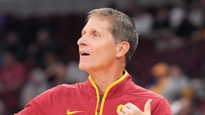 Mar 11, 2026; Chicago, IL, USA; Southern California Trojans head coach Eric Musselman gestures to his team against the Washington Huskies during the first half at United Center. Mandatory Credit: David Banks-Imagn Images