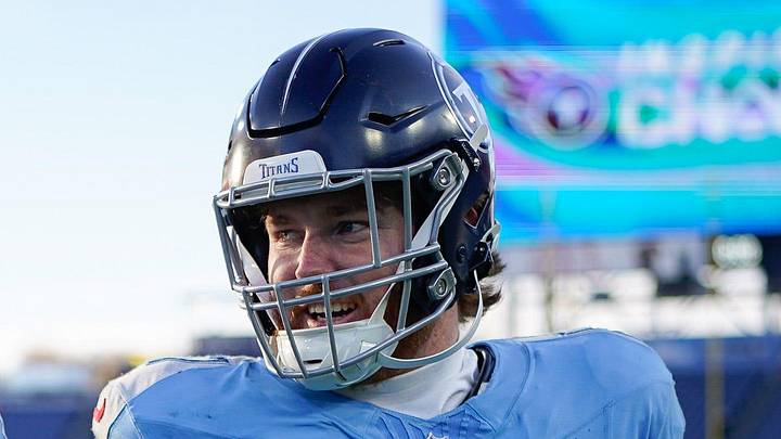 Tennessee Titans defensive tackle James Lynch
