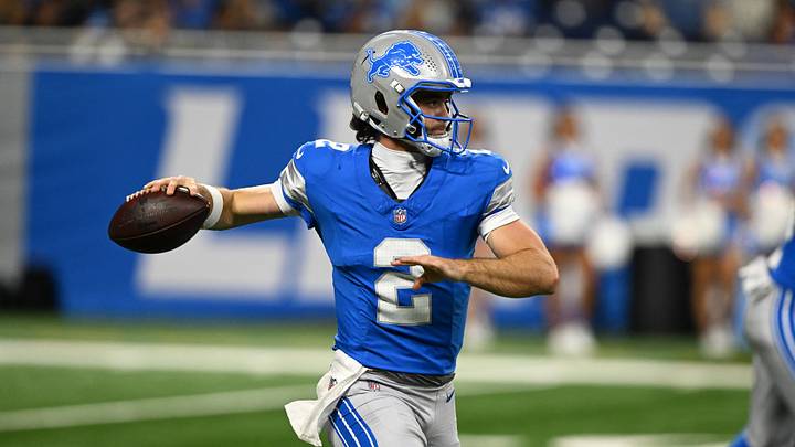 Detroit Lions quarterback Luke Altmyer (2). Detroit Lions quarterback Luke Altmyer (2).