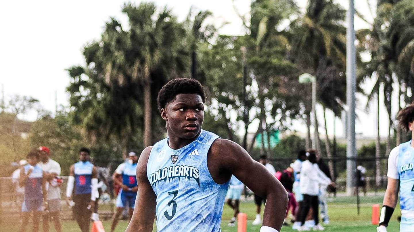 Elite 5-Star WR Claims No. 1 Spot Among SEC Commits in College Football