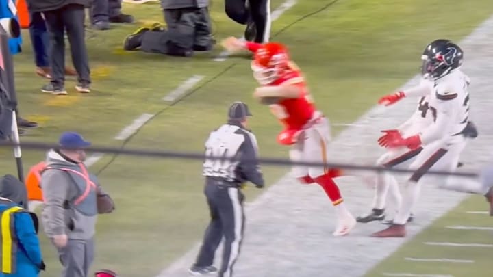 Patrick Mahomes tried his best to get a call on this play vs. the Texans. 