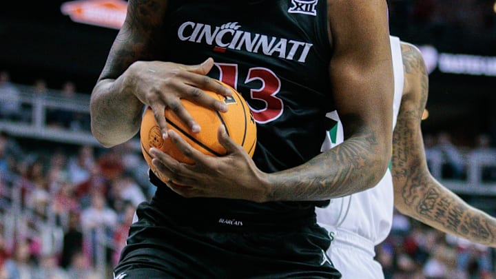 Mar 14, 2024; Kansas City, MO, USA; Cincinnati Bearcats forward Jamille Reynolds (13) rebounds the ball during the first half against the Baylor Bears at T-Mobile Center. Mandatory Credit: William Purnell-Imagn Images Mar 14, 2024; Kansas City, MO, USA; Cincinnati Bearcats forward Jamille Reynolds (13) rebounds the ball during the first half against the Baylor Bears at T-Mobile Center. Mandatory Credit: William Purnell-Imagn Images