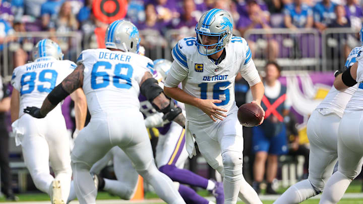 Detroit Lions quarterback Jared Goff (16) takes a snap against the Minnesota Vikings during the first quarter Detroit Lions quarterback Jared Goff (16) takes a snap against the Minnesota Vikings during the first quarter