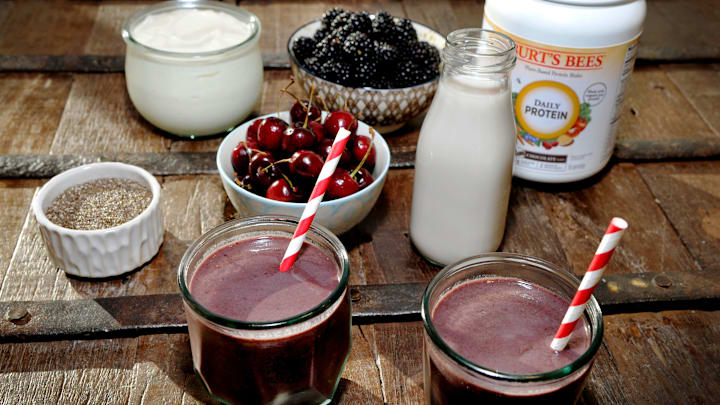 Haylie Duff Shakes Up Her Resolutions With NEW Burt's Bees Plant-Based Protein Shakes