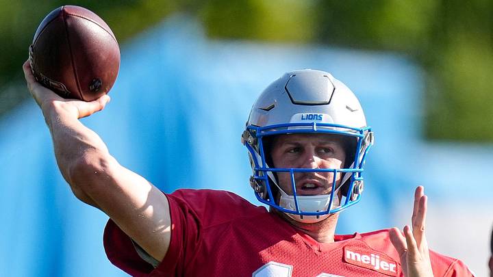 Detroit Lions quarterback Jared Goff (16) practices during training camp Detroit Lions quarterback Jared Goff (16) practices during training camp