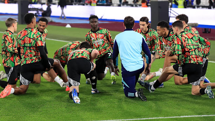 Arsenal faces Manchester United in midweek Premier League action.