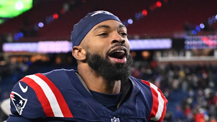 Washington Commanders edge rusher K'Lavon Chaisson