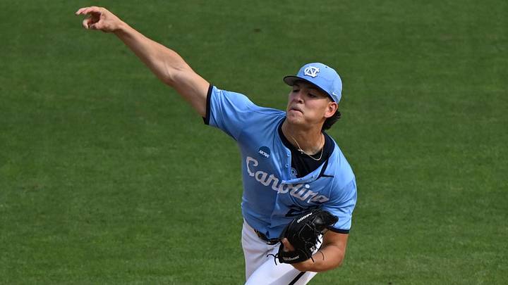 May 30, 2026; Chapel Hill, NC, USA; North Carolina Tar Heels pitcher Jason DeCaro (29) pitches during game 4 of the Chapel Hill Regional at Boshamer Stadium. Mandatory Credit: William Howard-Imagn Images