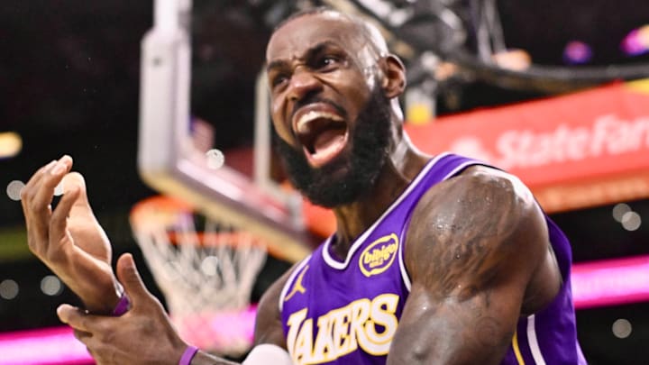 Los Angeles Lakers defeaed the LA Clippers 135-118 to win a NBA basketball game. Los Angeles Lakers defeaed the LA Clippers 135-118 to win a NBA basketball game.