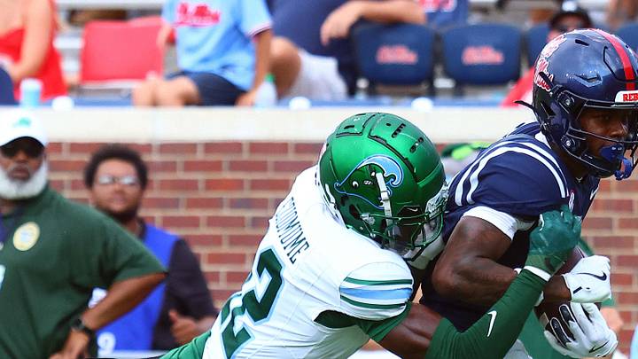 Tulane Green Wave defensive back KC Eziomume