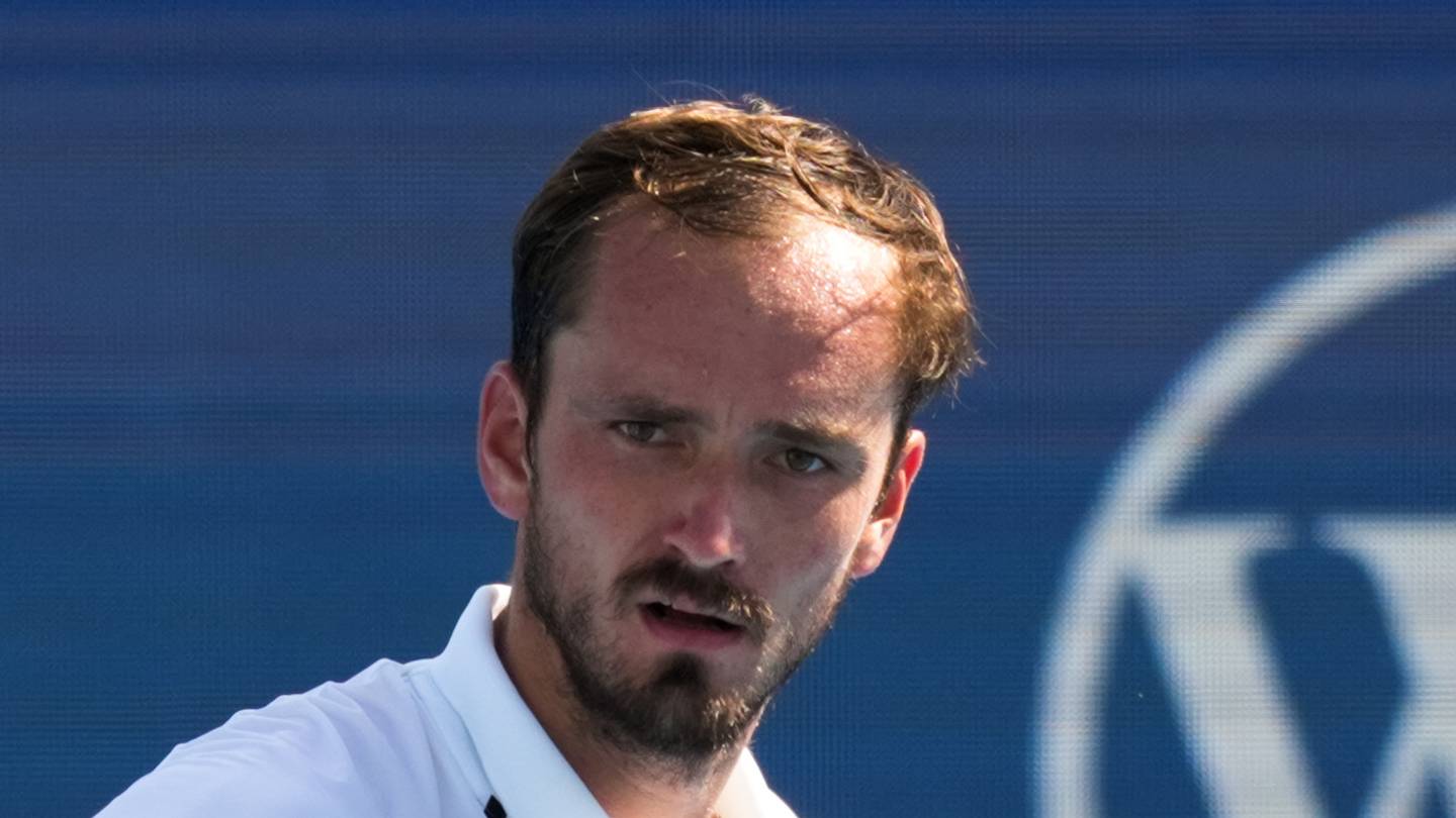 Daniil Medvedev teaches Sebastian Gorzny a brutal US Open lesson