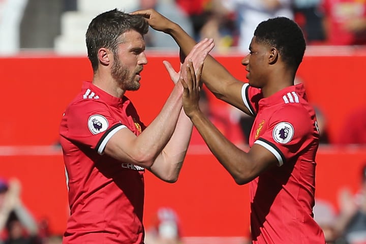 迈克尔·卡里克（左）与马库斯·拉什福德。