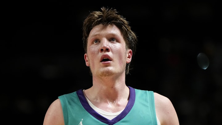 Jul 14, 2025; Las Vegas, NV, USA; Charlotte Hornets guard Kon Knueppel (7) competes against the Dallas Mavericks during the second half of a NBA basketball game at the Thomas & Mack Center. Mandatory Credit: Lucas Peltier-Imagn Images