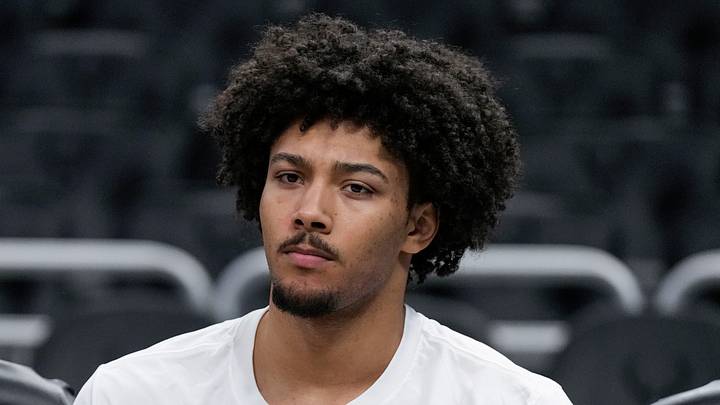 Milwaukee Bucks center Jericho Sims (00) during warmups prior to the game against the Philadelphia 76ers at Fiserv Forum on February 9, 2025.