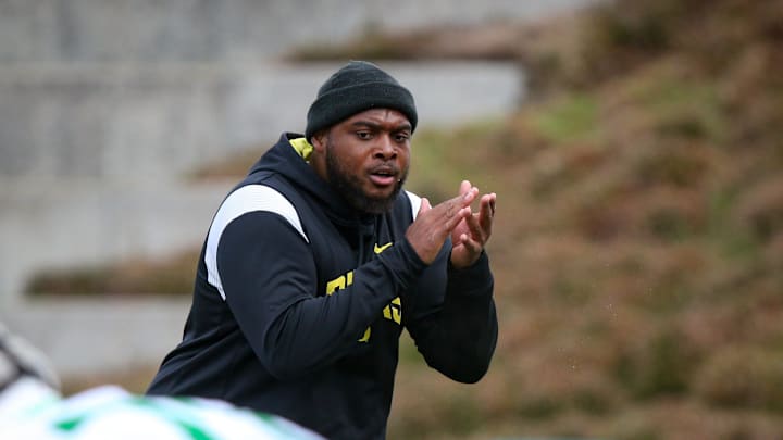 Oregon offensive line coach A'lique Terry leads a workout during spring practice with the Ducks in Eugene, Ore. Thursday, April, 13, 2023.
Sports Oregon Spring Practice Oregon offensive line coach A'lique Terry leads a workout during spring practice with the Ducks in Eugene, Ore. Thursday, April, 13, 2023.
Sports Oregon Spring Practice
