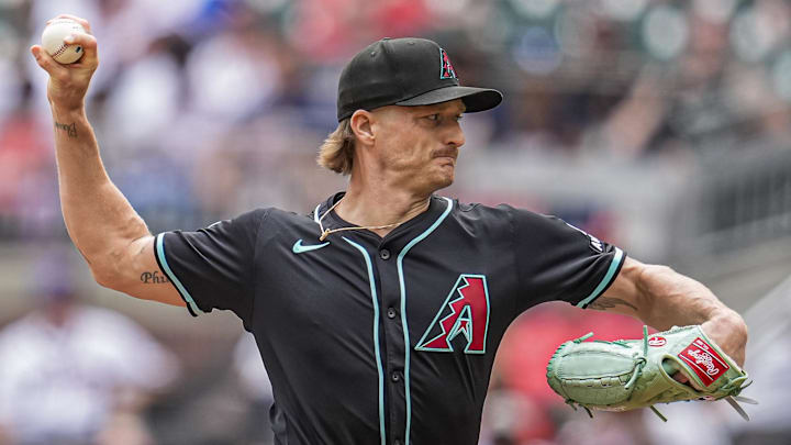 Jun 5, 2025; Cumberland, Georgia, USA; Arizona Diamondbacks relief pitcher Shelby Miller (18) pitches against the Atlanta Braves during the ninth inning at Truist Park. Mandatory Credit: Dale Zanine-Imagn Images Jun 5, 2025; Cumberland, Georgia, USA; Arizona Diamondbacks relief pitcher Shelby Miller (18) pitches against the Atlanta Braves during the ninth inning at Truist Park. Mandatory Credit: Dale Zanine-Imagn Images