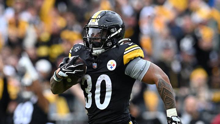 Pittsburgh Steelers running back Jaylen Warren Pittsburgh Steelers running back Jaylen Warren