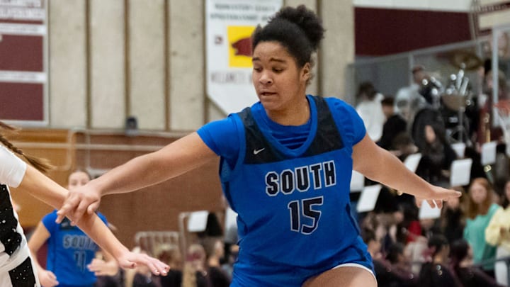 Mayenabasi Akpan and South Medford were among the top eight teams that remained unchanged in this week's High School On SI Oregon girls basketball Top 25.