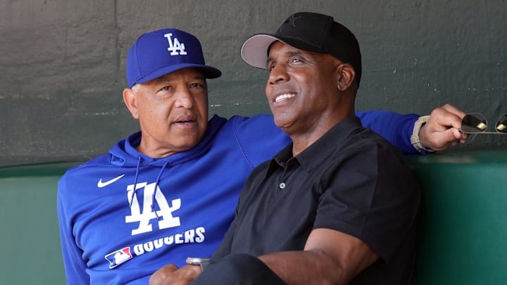 Dodgers manager Dave Roberts (left) and San Francisco Giants former left fielder Barry Bonds (right) talk before the game at Oracle Park on Saturday.