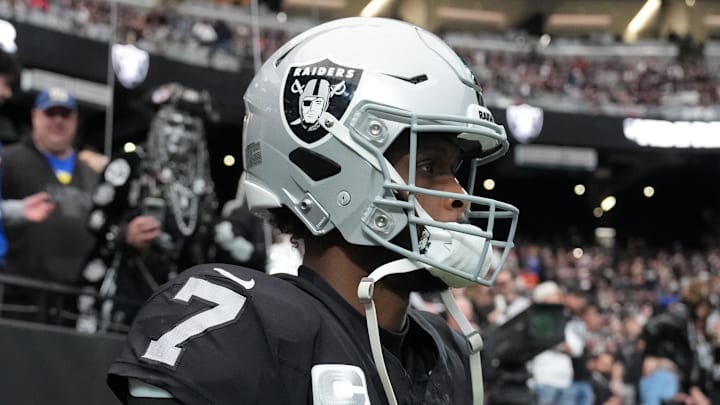 Dec 28, 2025; Paradise, Nevada, USA; Las Vegas Raiders quarterback Geno Smith (7) and running back Ashton Jeanty (2) enter the field against the New York Giants at Allegiant Stadium. Mandatory Credit: Kirby Lee-Imagn Images Dec 28, 2025; Paradise, Nevada, USA; Las Vegas Raiders quarterback Geno Smith (7) and running back Ashton Jeanty (2) enter the field against the New York Giants at Allegiant Stadium. Mandatory Credit: Kirby Lee-Imagn Images