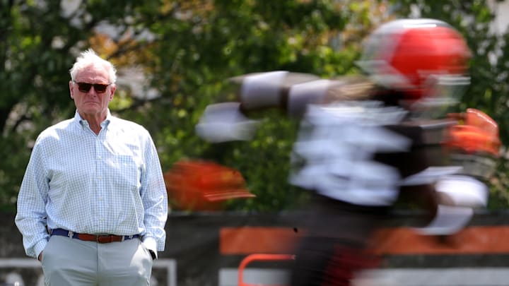 Cleveland Browns owner Jimmy Haslam watches as tight end David Njoku (85) runs routes during practice at minicamp June 10, 2025, in Berea. Cleveland Browns owner Jimmy Haslam watches as tight end David Njoku (85) runs routes during practice at minicamp June 10, 2025, in Berea.