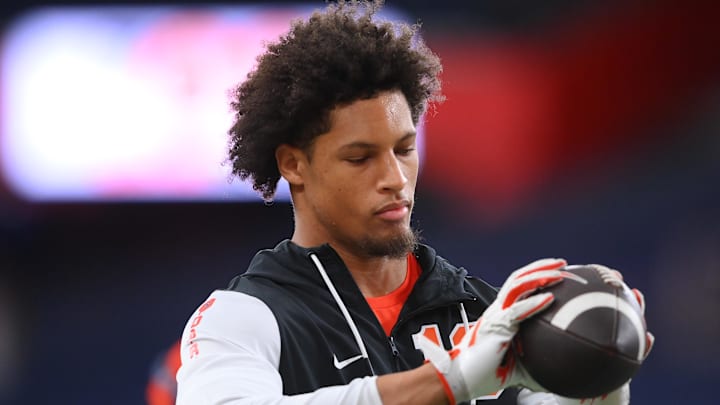 Nov 30, 2024; Syracuse, New York, USA; Syracuse Orange tight end Oronde Gadsden II (19) warms up prior to the game against the Miami Hurricanes at the JMA Wireless Dome. Mandatory Credit: Rich Barnes-Imagn Images