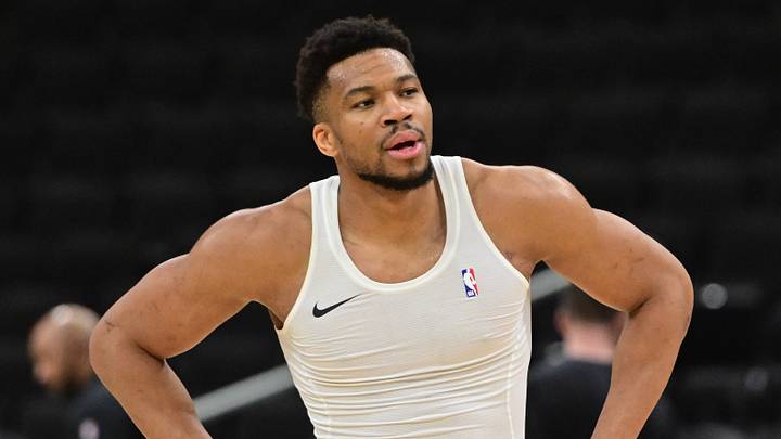 Milwaukee Bucks forward Giannis Antetokounmpo (34) warms up . (Mandatory Credit: Benny Sieu-Imagn Images) Milwaukee Bucks forward Giannis Antetokounmpo (34) warms up . (Mandatory Credit: Benny Sieu-Imagn Images)