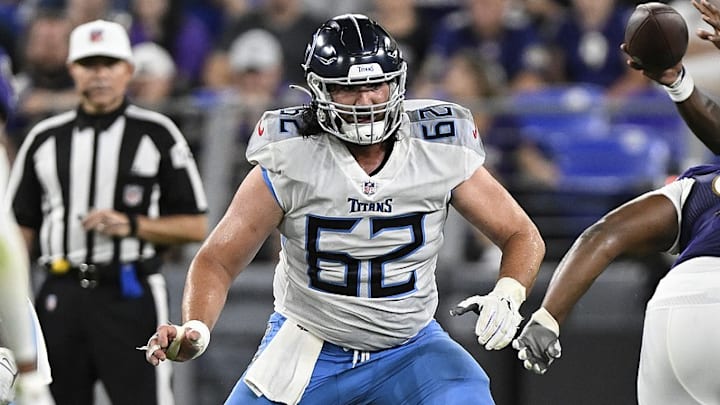 Tennessee Titans center Corey Levin