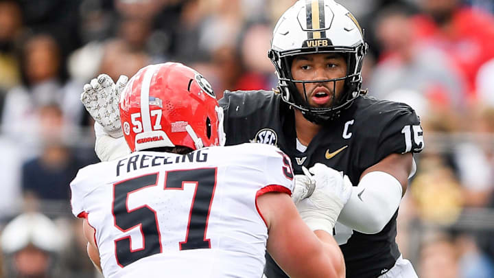Vanderbilt Commodores wide receiver Richie Hoskins (15) rushes the passer while OL Monroe Freeling (57) blocks 