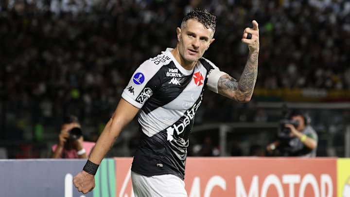 Vegetti é a principal arma do ataque do Vasco 