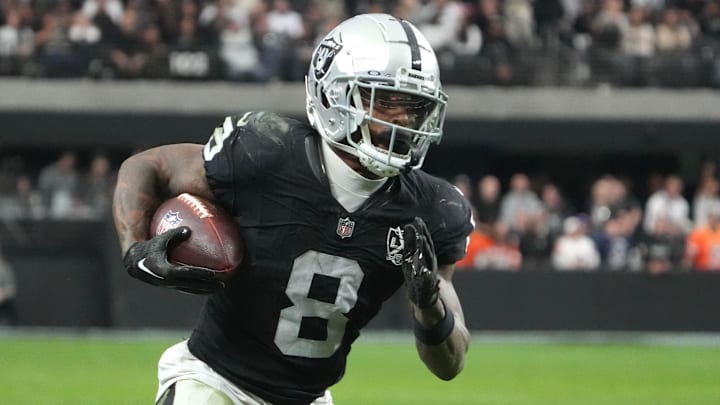 Nov 24, 2024; Paradise, Nevada, USA; Las Vegas Raiders running back Ameer Abdullah (8) carries the ball in the first quarter against the Denver Broncos at Allegiant Stadium. Mandatory Credit: Kirby Lee-Imagn Images Nov 24, 2024; Paradise, Nevada, USA; Las Vegas Raiders running back Ameer Abdullah (8) carries the ball in the first quarter against the Denver Broncos at Allegiant Stadium. Mandatory Credit: Kirby Lee-Imagn Images