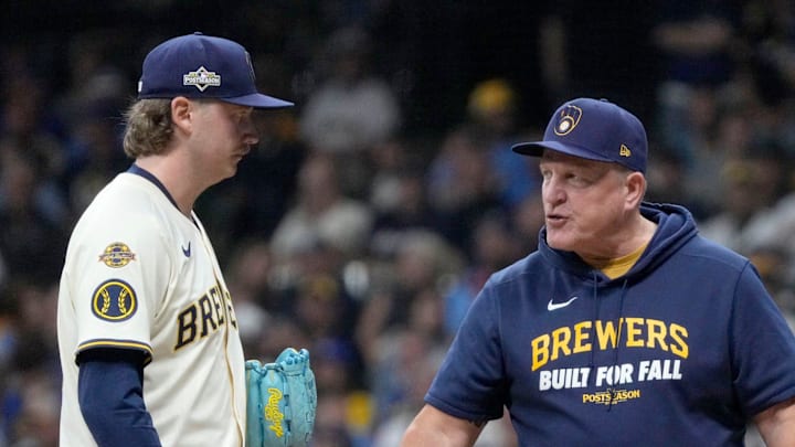 Milwaukee Brewers manager Pat Murphy talks with Milwaukee Brewers pitcher Nick Mears.