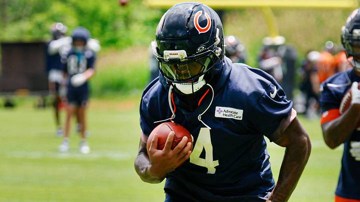 Jun 9, 2026; Lake Forest, IL, USA; Chicago Bears running back D'Andre Swift (4) runs with the ball during Chicago Bears Minicamp at Halas Hall. Mandatory Credit: Kamil Krzaczynski-Imagn Images Jun 9, 2026; Lake Forest, IL, USA; Chicago Bears running back D'Andre Swift (4) runs with the ball during Chicago Bears Minicamp at Halas Hall. Mandatory Credit: Kamil Krzaczynski-Imagn Images