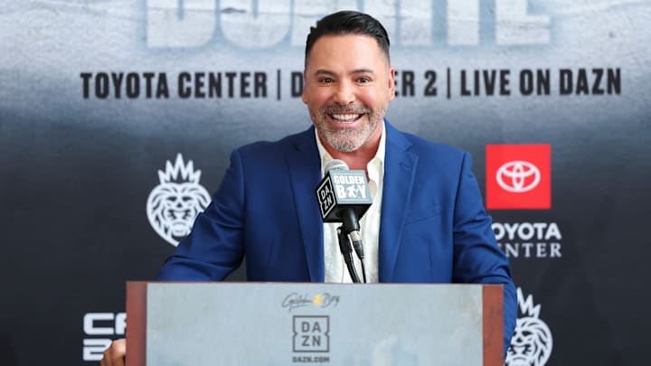 Óscar de la Hoya se dedicó a ser promotor de boxeo, tras su retiro del deporte