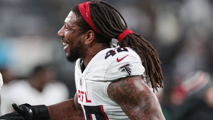 Former Atlanta Falcons outside linebacker Bud Dupree re-signed with the Los Angeles Chargers on Wednesday. Former Atlanta Falcons outside linebacker Bud Dupree re-signed with the Los Angeles Chargers on Wednesday.
