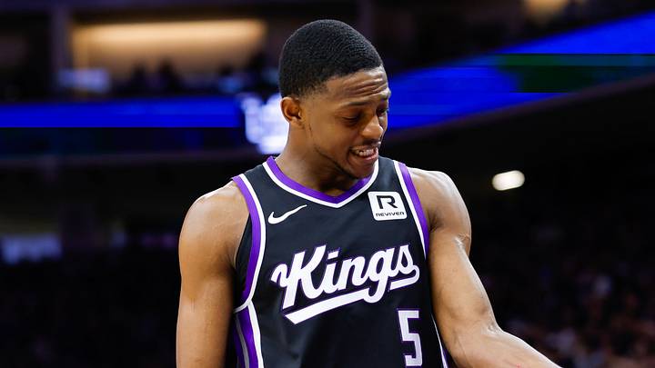 Jan 16, 2025; Sacramento, California, USA; Sacramento Kings guard De'Aaron Fox (5) shows a scratch on this arm to the Houston Rockets bench during the fourth quarter at Golden 1 Center. Mandatory Credit: Sergio Estrada-Imagn Images