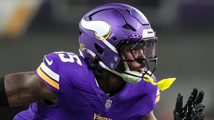 Minnesota Vikings edge Dallas Turner