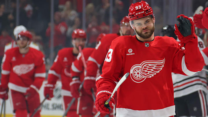 Chicago Blackhawks v Detroit Red Wings