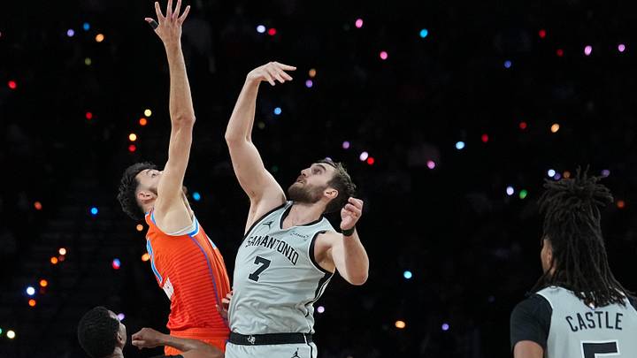 Dec 13, 2025; Las Vegas, Nevada, USA Oklahoma City Thunder center Chet Holmgren (7) and San Antonio Spurs center Luke Kornet (7) jump for the opening tip during the first quarter at T-Mobile Arena. Mandatory Credit: Kirby Lee-Imagn Images Dec 13, 2025; Las Vegas, Nevada, USA Oklahoma City Thunder center Chet Holmgren (7) and San Antonio Spurs center Luke Kornet (7) jump for the opening tip during the first quarter at T-Mobile Arena. Mandatory Credit: Kirby Lee-Imagn Images