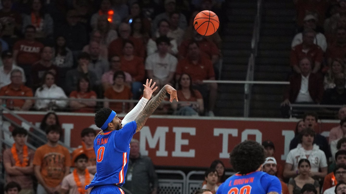 Gators Use Late Run to Hold On for Road Win at Texas