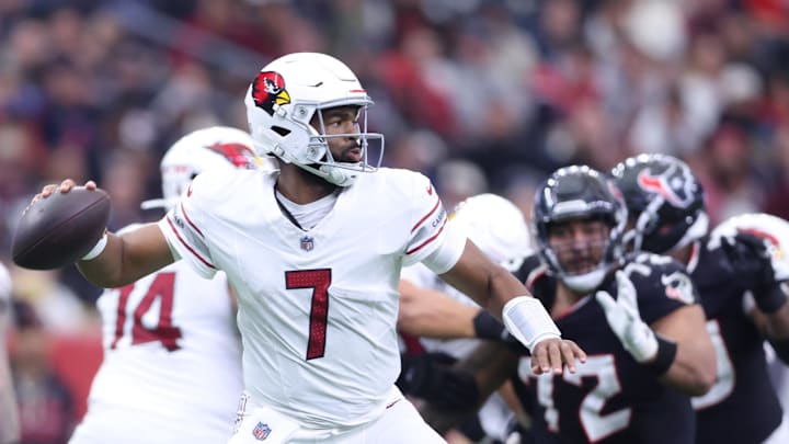 Dec 14, 2025; Houston, Texas, USA; Arizona Cardinals quarterback Jacoby Brissett (7) throws downfield during the fourth quarter against the Houston Texans at NRG Stadium. Mandatory Credit: Troy Taormina-Imagn Images Dec 14, 2025; Houston, Texas, USA; Arizona Cardinals quarterback Jacoby Brissett (7) throws downfield during the fourth quarter against the Houston Texans at NRG Stadium. Mandatory Credit: Troy Taormina-Imagn Images