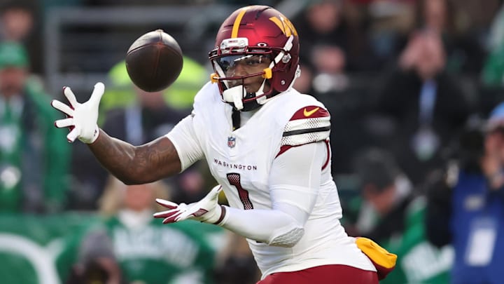 Washington Commanders wide receiver Deebo Samuel (1) makes a catch during the second quarter against the Philadelphia Eagles at Lincoln Financial Field.