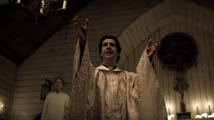 (L to R) SAMANTHA SLOYAN as BEV KEANE and HAMISH LINKLATER as FATHER PAUL in episode 106 of MIDNIGHT MASS 