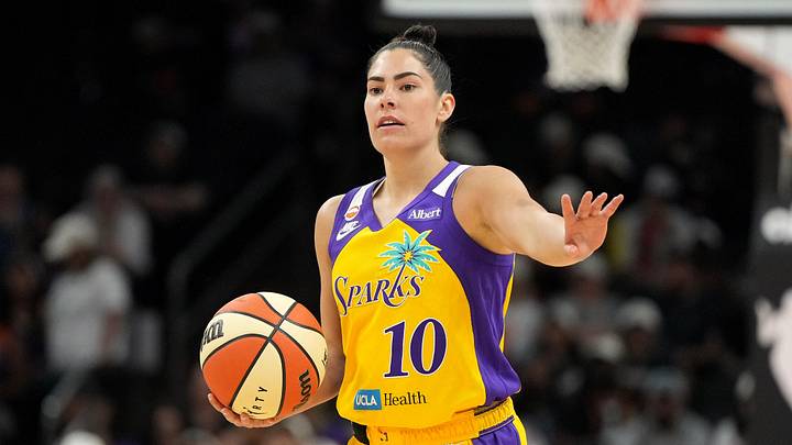 Los Angeles Sparks guard Kelsey Plum (10) Los Angeles Sparks guard Kelsey Plum (10)