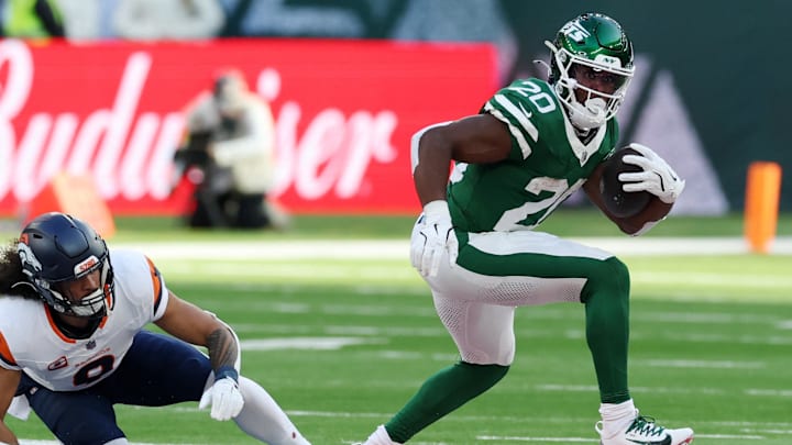 [US, Mexico & Canada customers only] Oct 12, 2025; Tottenham, UNITED KINGDOM; New York Jets running back Breece Hall (20) runs the ball against the Denver Broncos during an NFL International Series game at Tottenham Hotspur Stadium. Mandatory Credit: Paul Childs/Reuters via Imagn Images