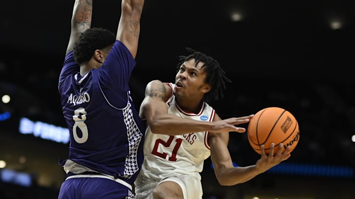 Arkansas Razorbacks guard D.J. Wagner (21) shoots against High Point Panthers forward Owen Aquino (8) in the second half during a second round game of the men's 2026 NCAA Tournament at Moda Center. Arkansas Razorbacks guard D.J. Wagner (21) shoots against High Point Panthers forward Owen Aquino (8) in the second half during a second round game of the men's 2026 NCAA Tournament at Moda Center.